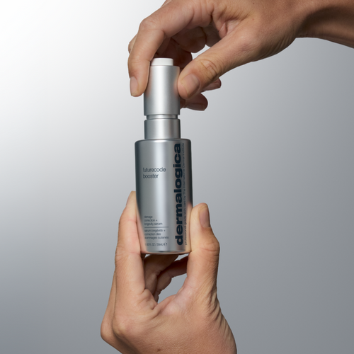 1. Unscrew dropper top slowly, allowing 5 seconds for product to fill the dropper.